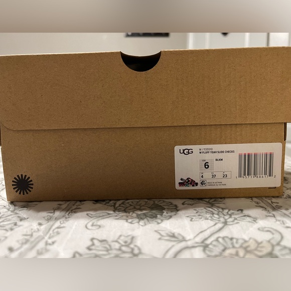 UGG WOMEN’S FLUFF YEAH BLACK/MULTI COLOR SLIPPER/SANDAL SIZE 6 - Picture 12 of 12